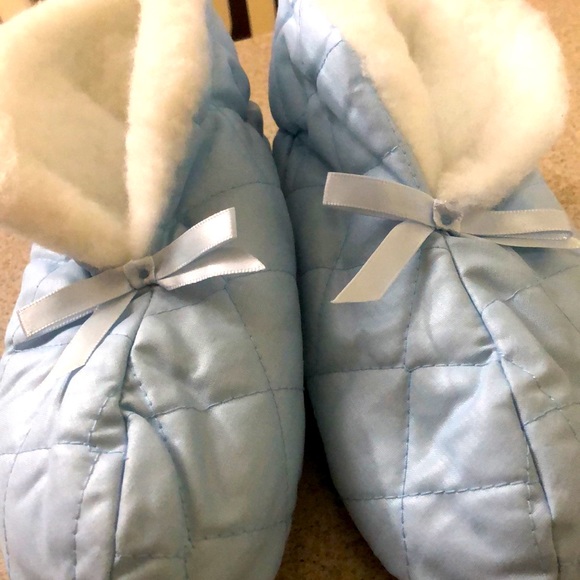 Hanes super comfy slippers NWOT - Picture 5 of 8